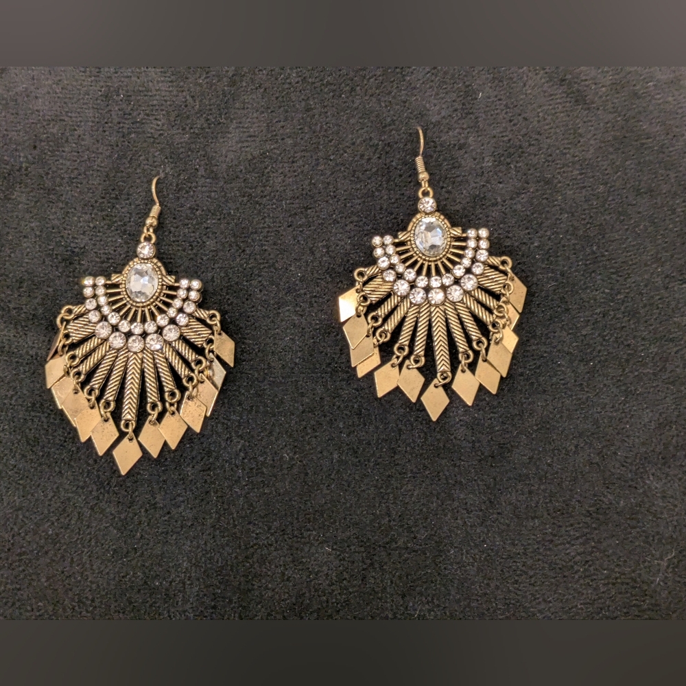 B#2: Gorgeous Earrings Clear Crystal